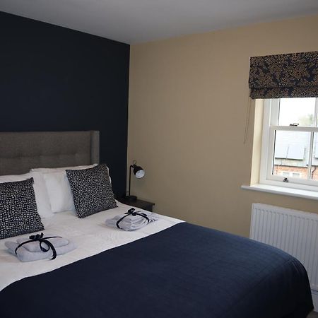Canal View Cottage With Log Fire & Parking Blisworth Екстер'єр фото