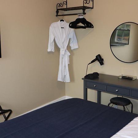 Canal View Cottage With Log Fire & Parking Blisworth Екстер'єр фото
