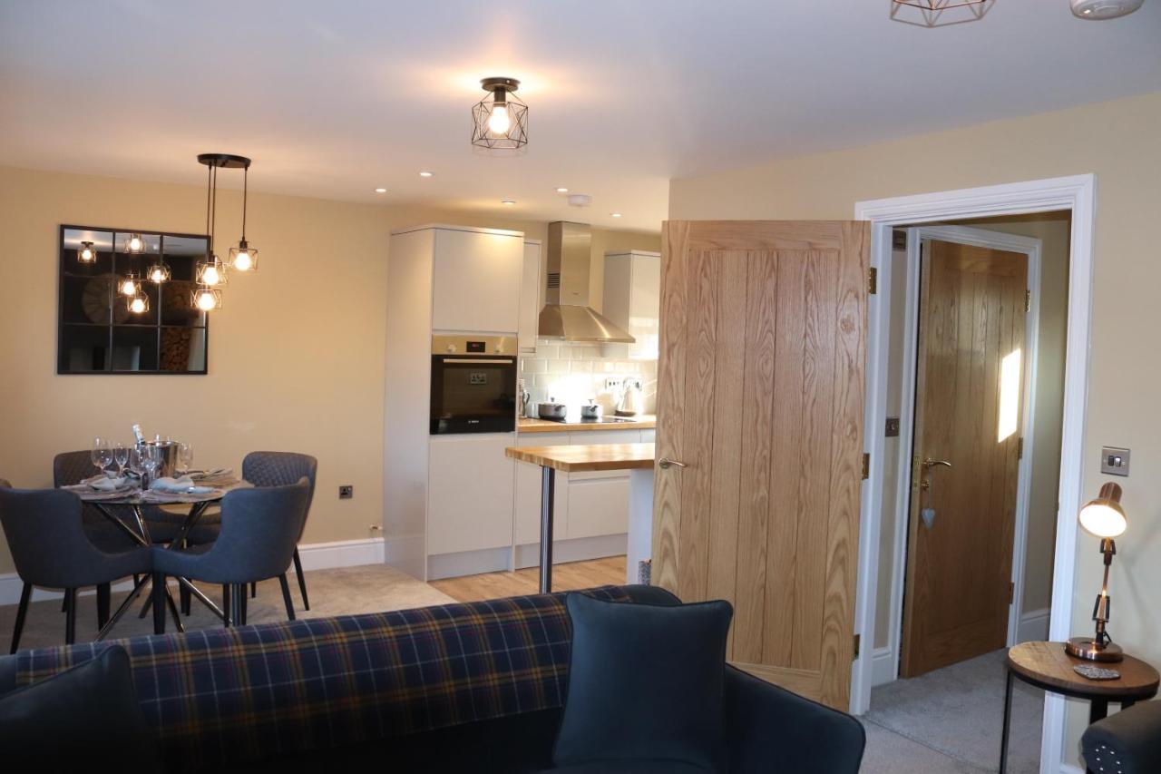 Canal View Cottage With Log Fire & Parking Blisworth Екстер'єр фото