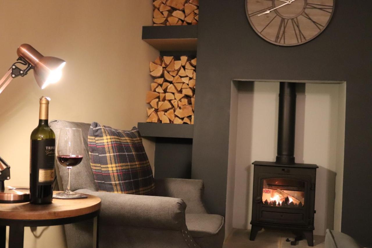 Canal View Cottage With Log Fire & Parking Blisworth Екстер'єр фото