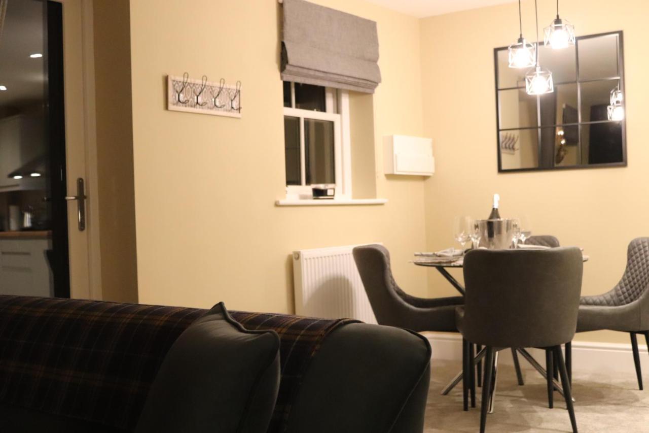 Canal View Cottage With Log Fire & Parking Blisworth Екстер'єр фото