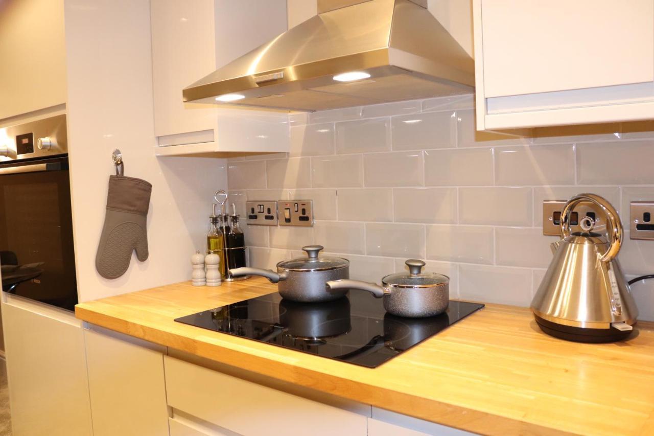 Canal View Cottage With Log Fire & Parking Blisworth Екстер'єр фото